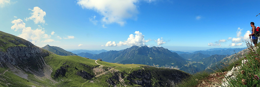 Vista sul primo tratto del Sentiero dei fiori , segnavia 244